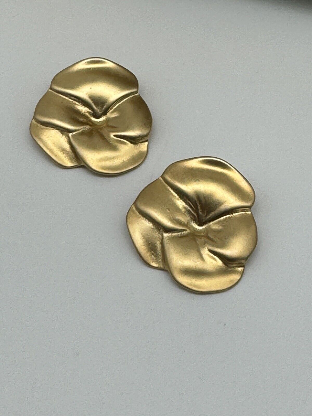 Vintage Pair Pansy Earrings Goldtone Clip-on SIGNED DEO