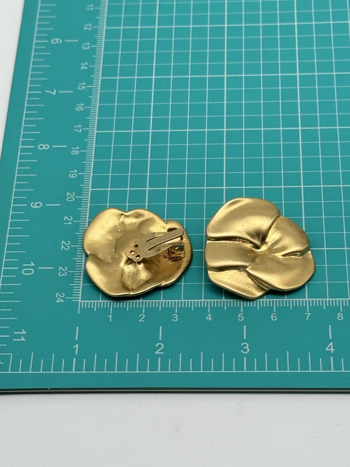 Vintage Pair Pansy Earrings Goldtone Clip-on SIGNED DEO