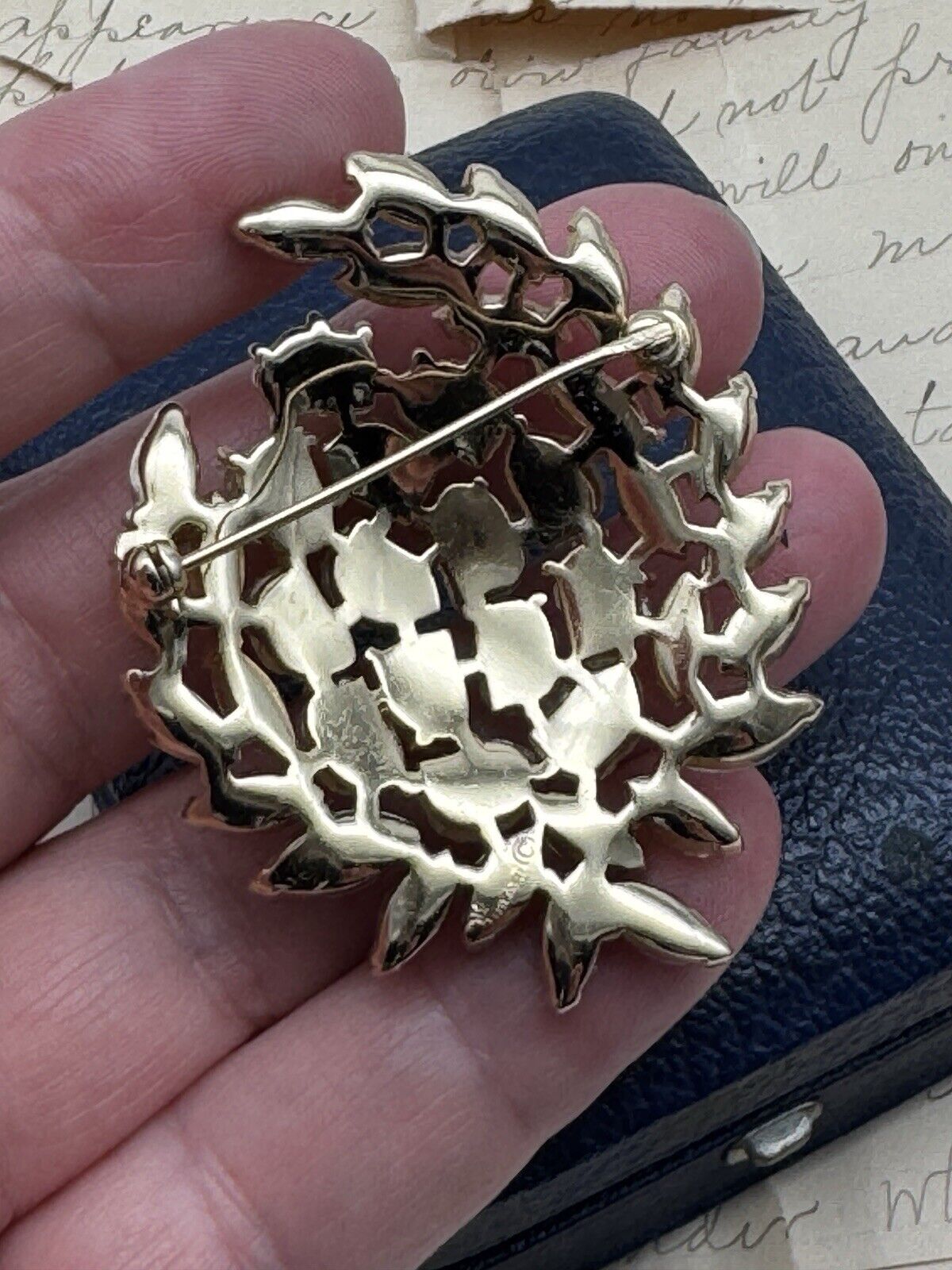 1950s CROWN TRIFARI Lavastone AB SIGNED Brooch Goldtone Etoile Collection RARE
