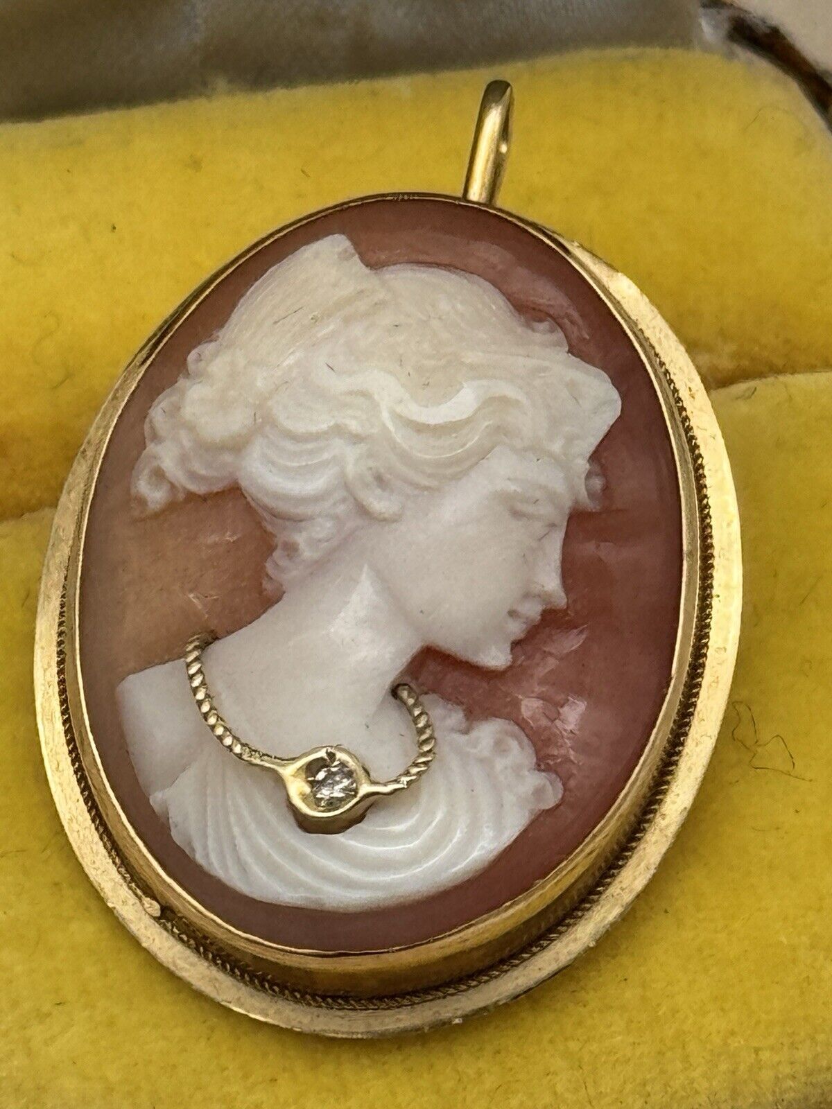 Vintage 18k 750 Hallmark Gold Habille Cameo Pendant Brooch