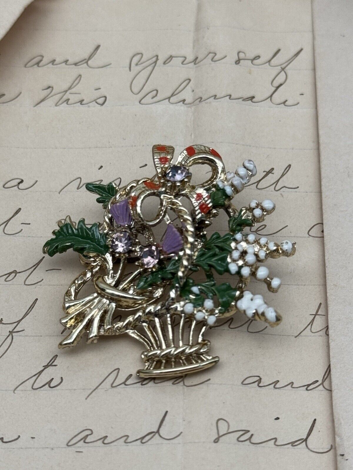 Vintage Brooch Scottish THISTLE BASKET EXQUISITE Pin Gold Tone Purple Rhinestone
