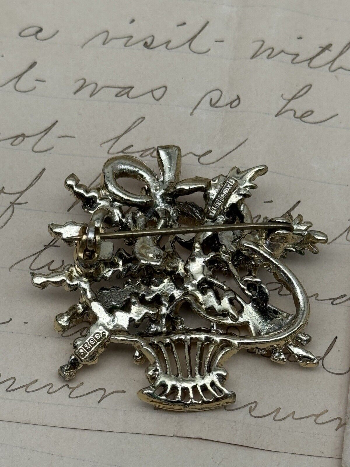 Vintage Brooch Scottish THISTLE BASKET EXQUISITE Pin Gold Tone Purple Rhinestone