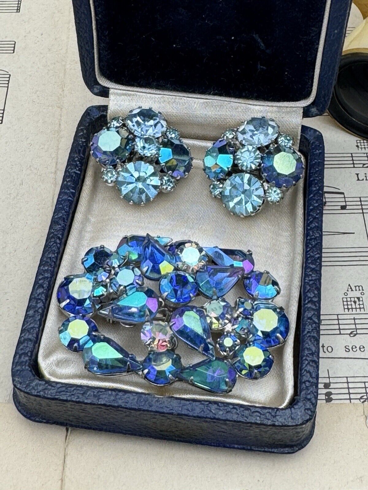 Vintage Blue AB Rhinestone Earrings Signed Weiß & Blue AB BROOCH Unsigned