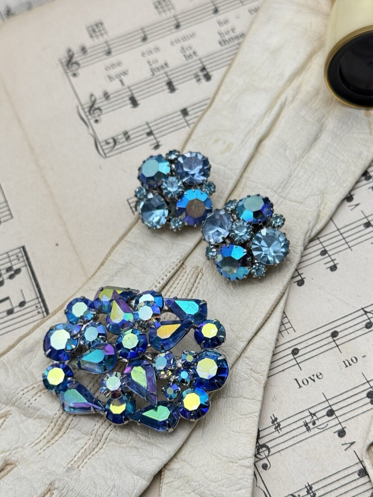 Vintage Blue AB Rhinestone Earrings Signed Weiß & Blue AB BROOCH Unsigned
