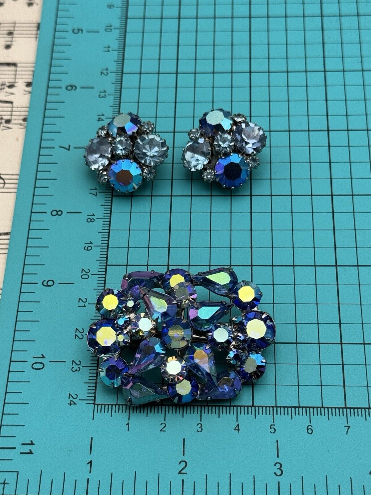 Vintage Blue AB Rhinestone Earrings Signed Weiß & Blue AB BROOCH Unsigned