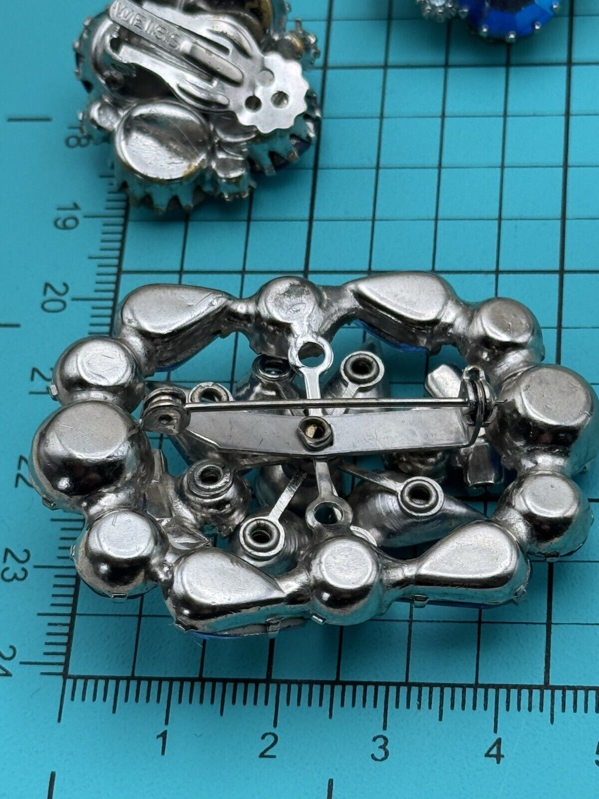 Vintage Blue AB Rhinestone Earrings Signed Weiß & Blue AB BROOCH Unsigned