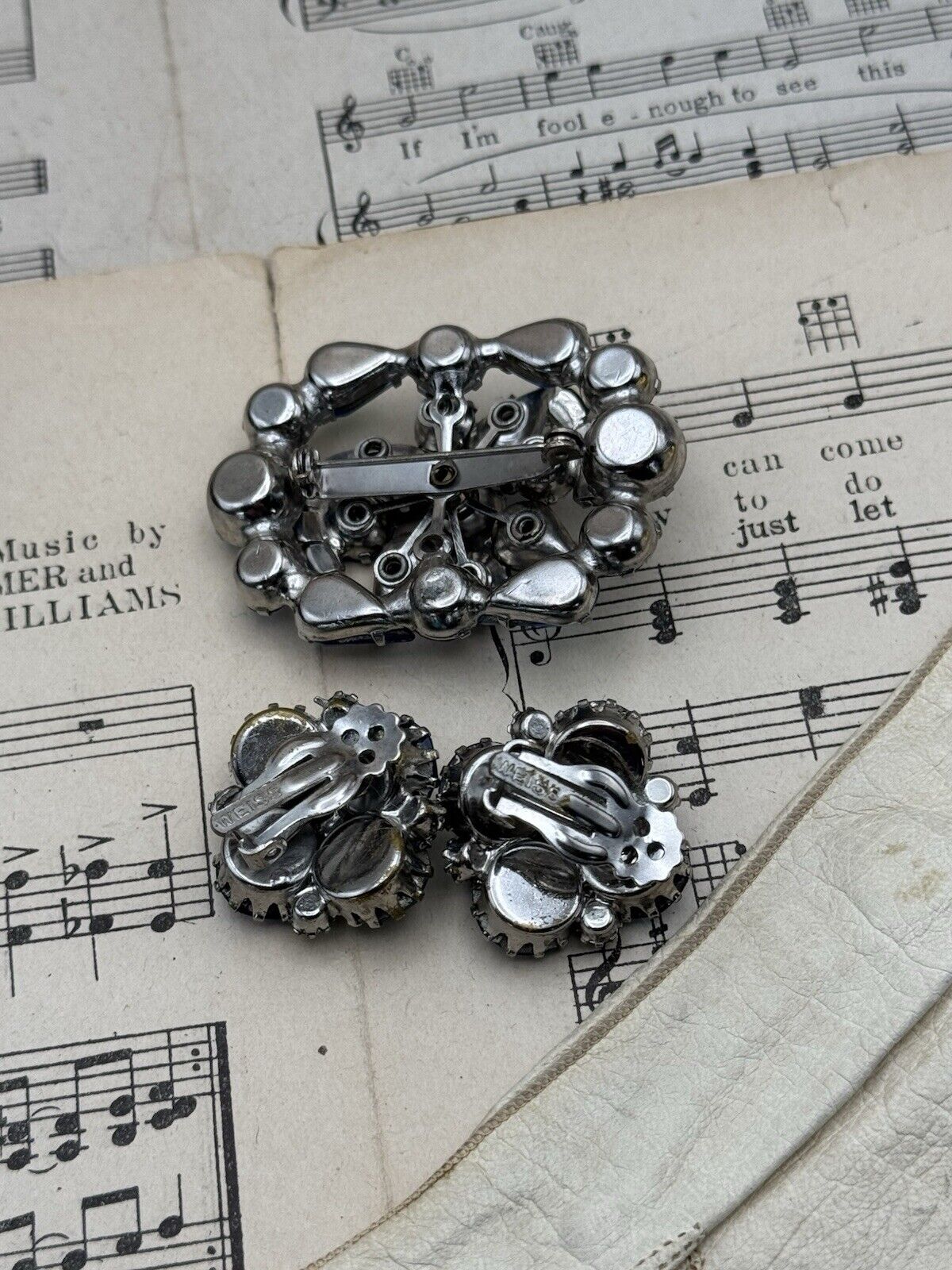 Vintage Blue AB Rhinestone Earrings Signed Weiß & Blue AB BROOCH Unsigned