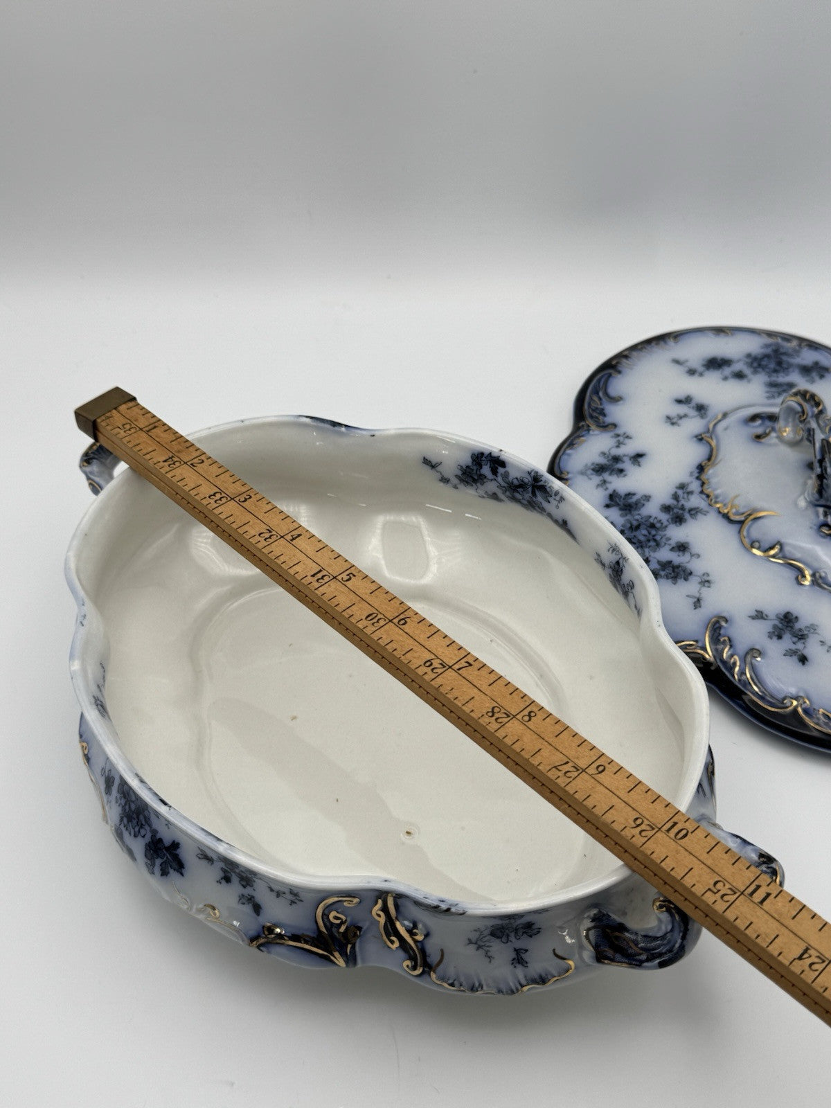 RIDGEWAY COVERED SERVING DISH CHISWICK BLUE FLOW PATTERN 295284