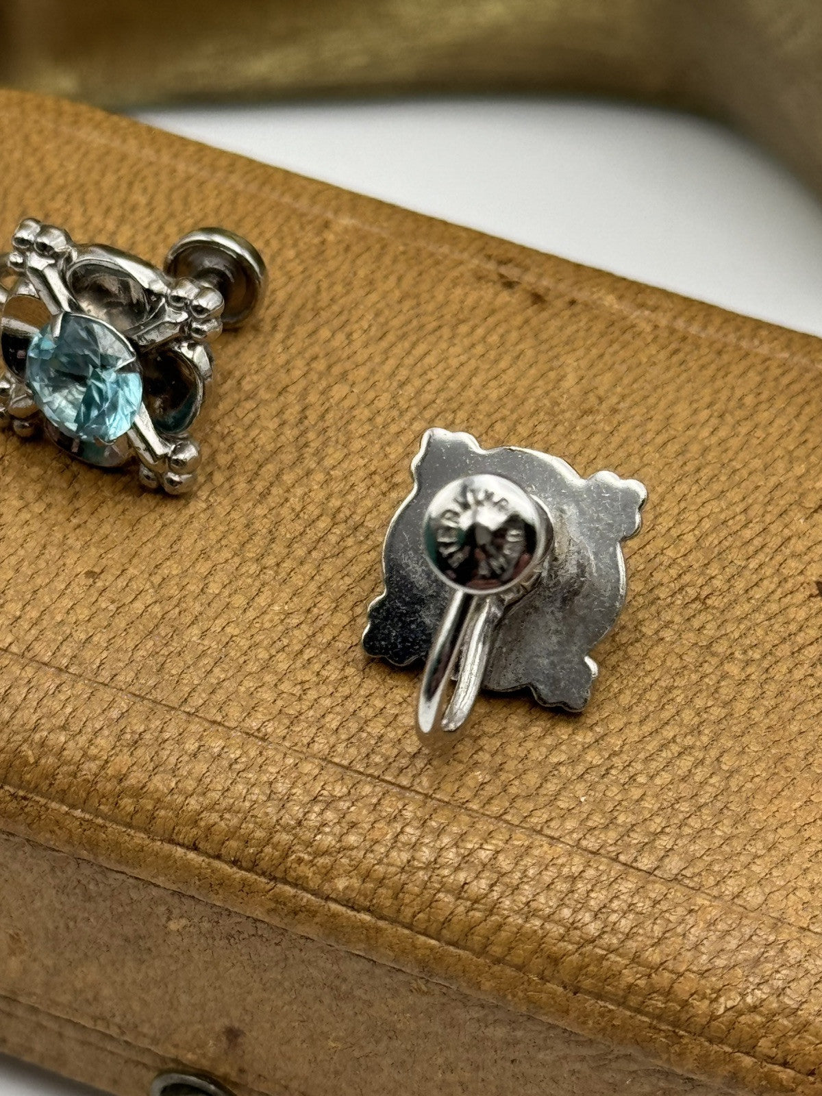 EXQUISITE Vintage Sterling Silver Screw Back Earrings Blue Rhinestone ESTATE FIND