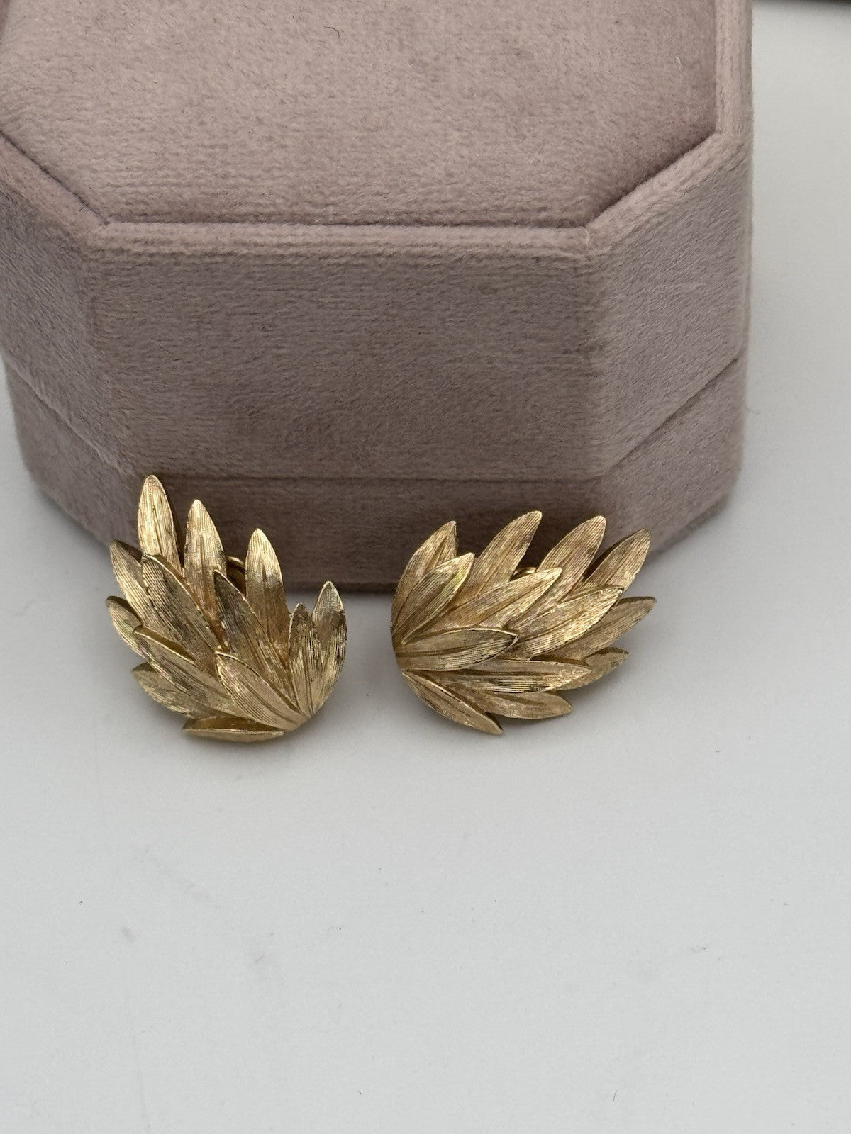 Vintage Age Crown Trifari Goldtone LEAF DESIGN Earrings SIGNED