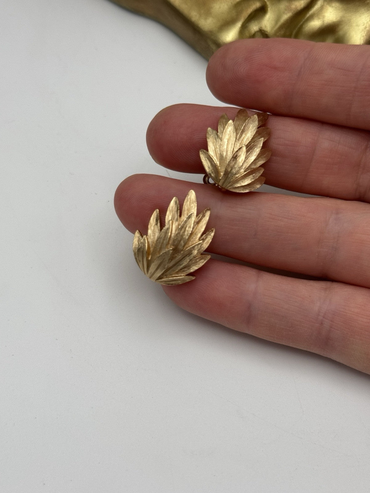 Vintage Age Crown Trifari Goldtone LEAF DESIGN Earrings SIGNED