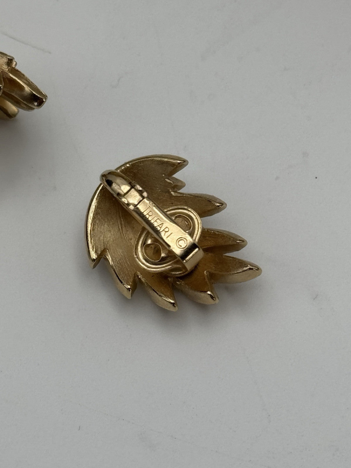 Vintage Age Crown Trifari Goldtone LEAF DESIGN Earrings SIGNED
