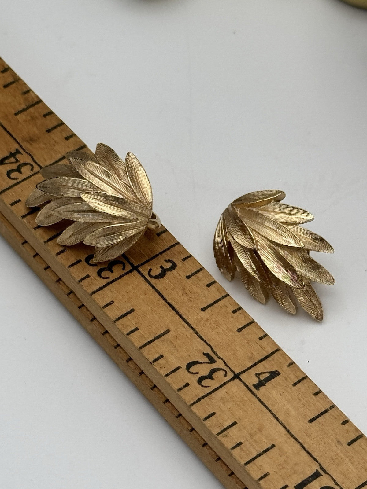 Vintage Age Crown Trifari Goldtone LEAF DESIGN Earrings SIGNED