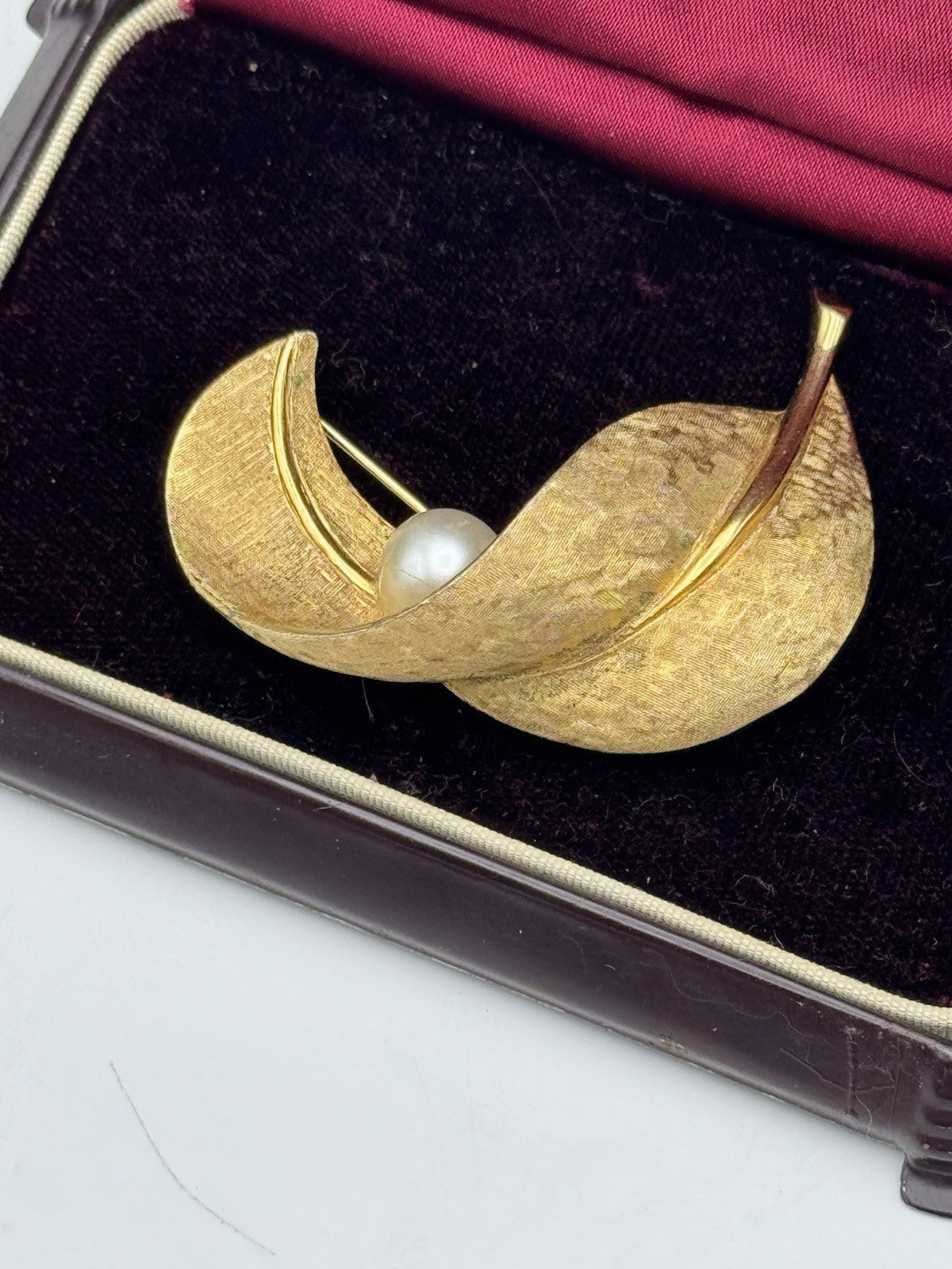 Vintage Signed Jomaz Matte Gold Tone Leaf w Faux Pearl Accent Brooch