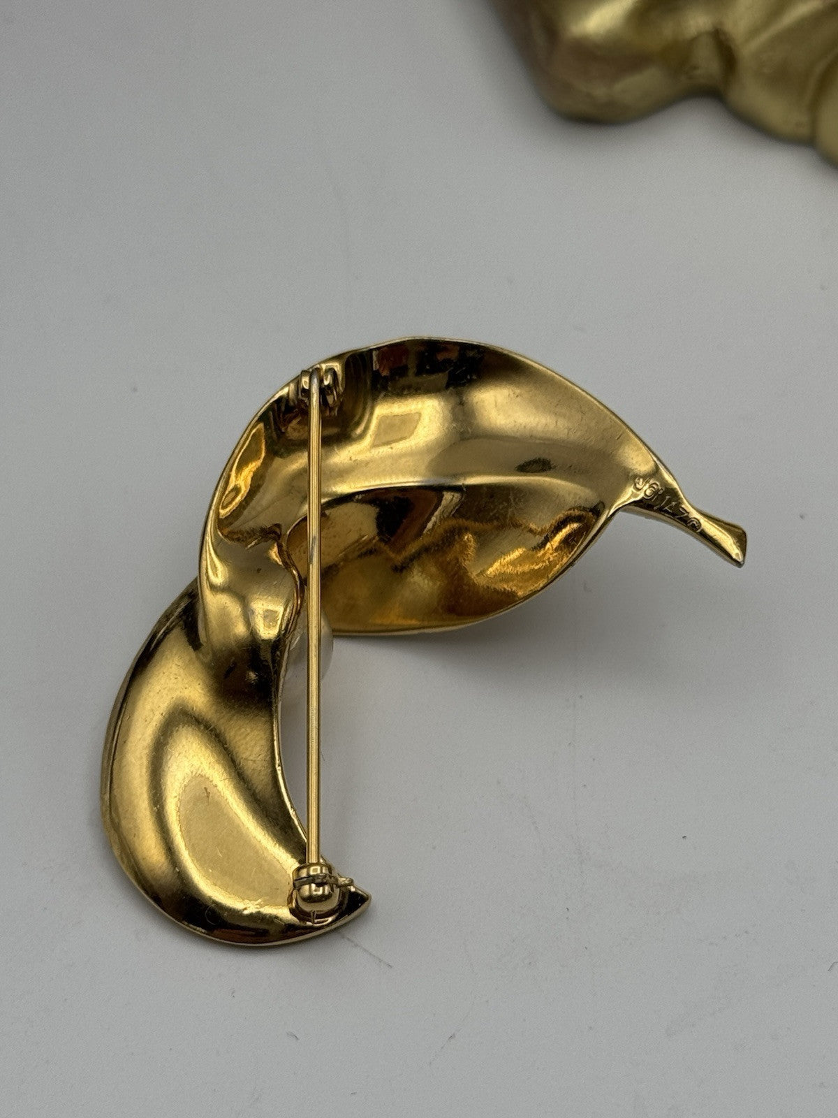 Vintage Signed Jomaz Matte Gold Tone Leaf w Faux Pearl Accent Brooch