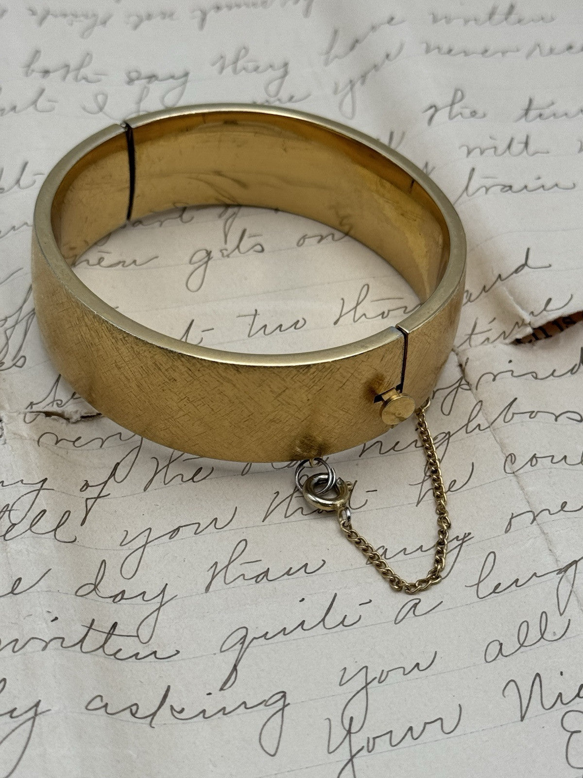 Vintage Signed MONET Hinged Bangle “Small Scuff Mark” 6.75”‼️