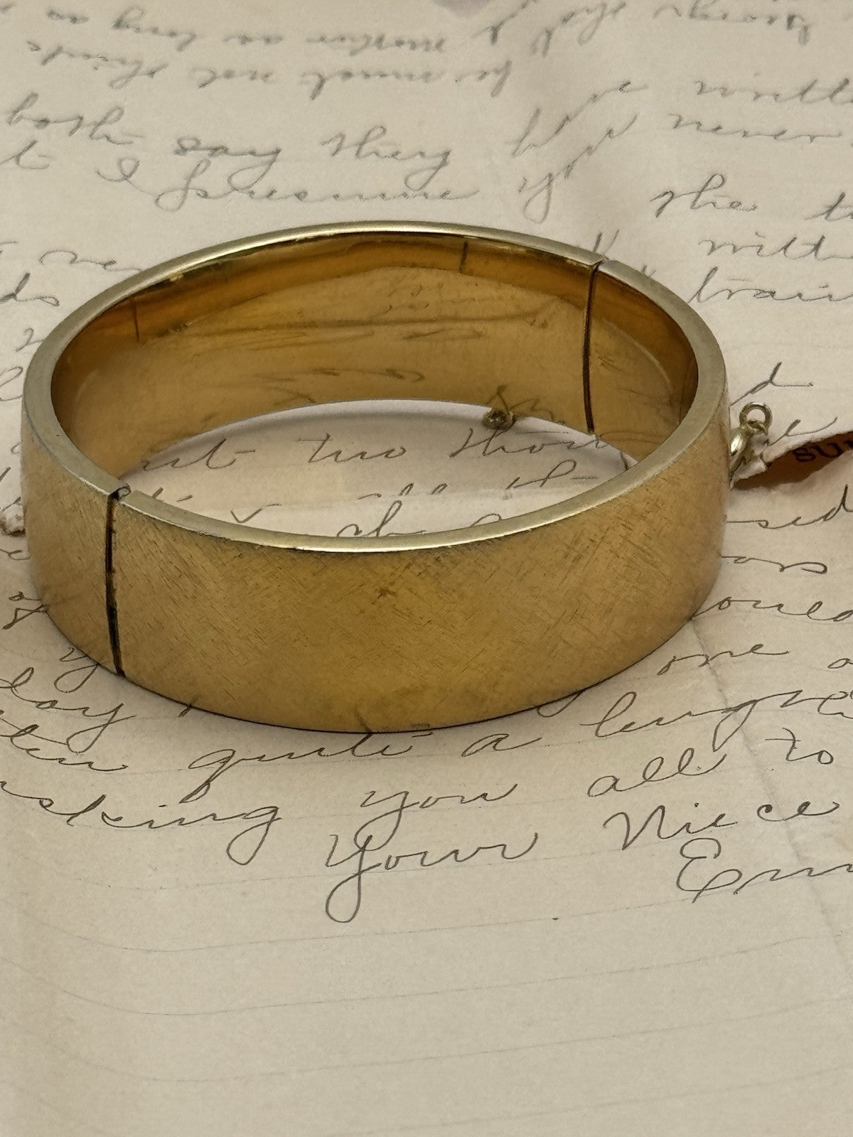 Vintage Signed MONET Hinged Bangle “Small Scuff Mark” 6.75”‼️