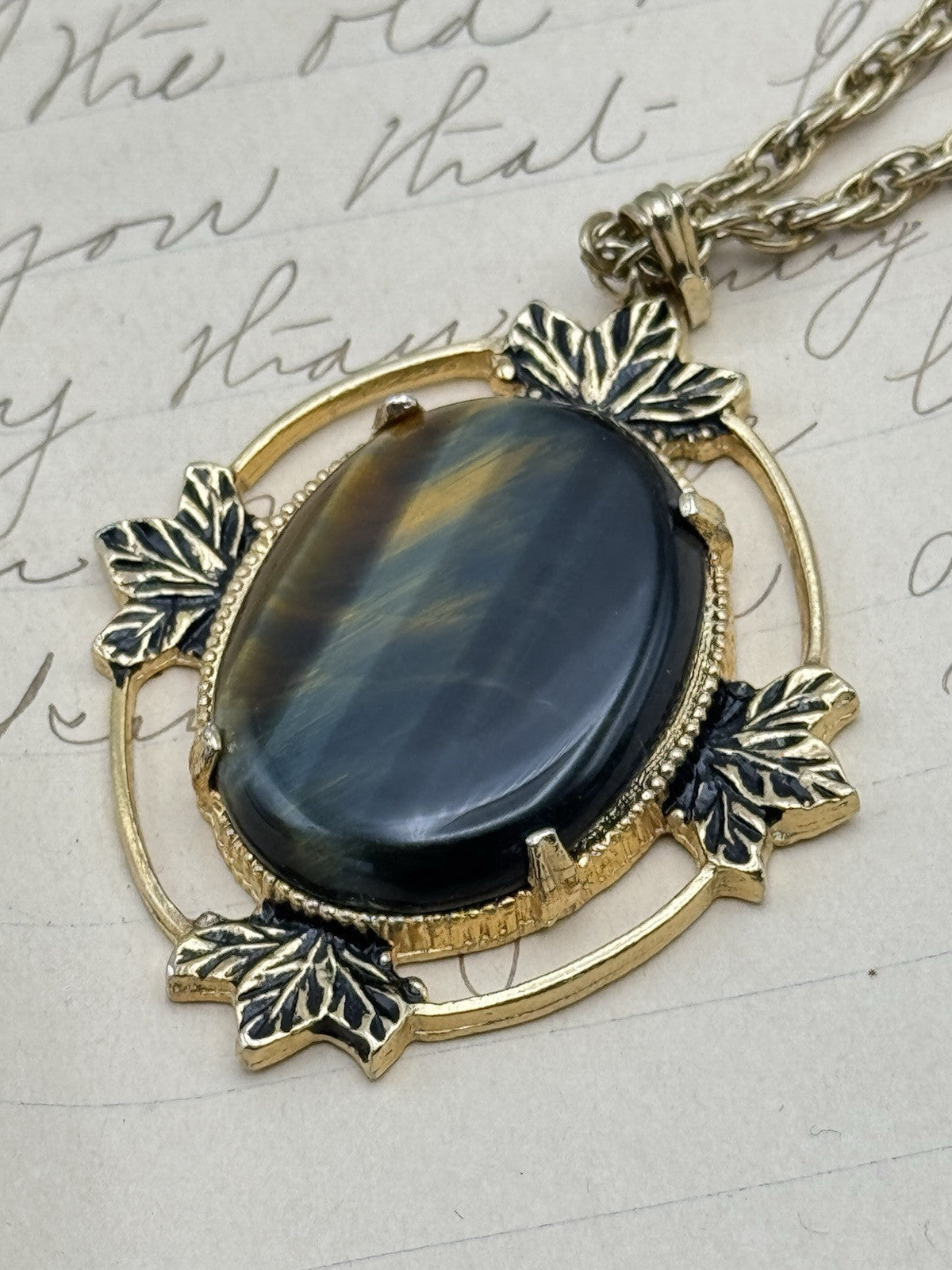 Vintage Tiger Eye Goldtone Pendant Necklace Circa 18”l ESTATE FIND
