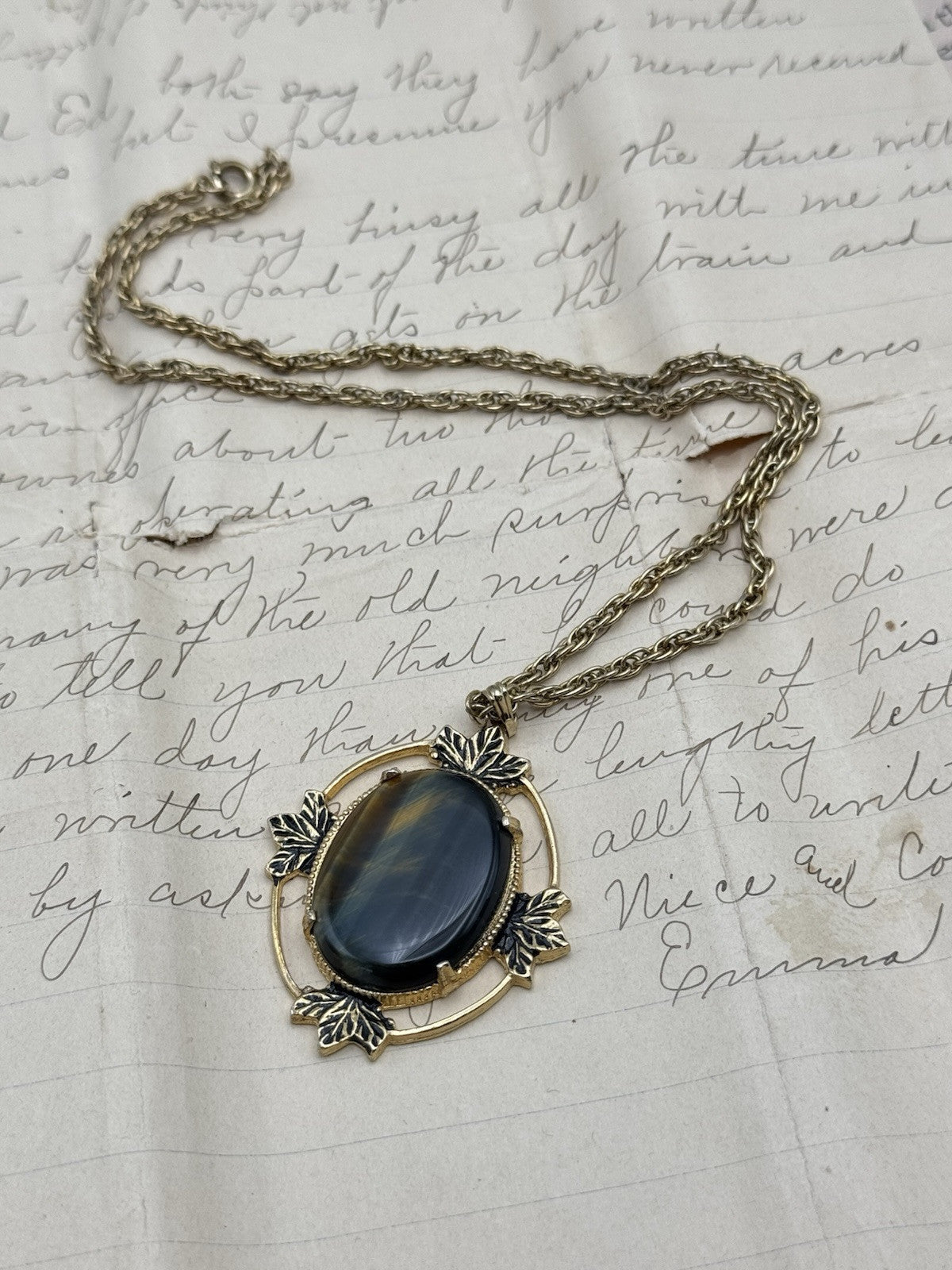 Vintage Tiger Eye Goldtone Pendant Necklace Circa 18”l ESTATE FIND