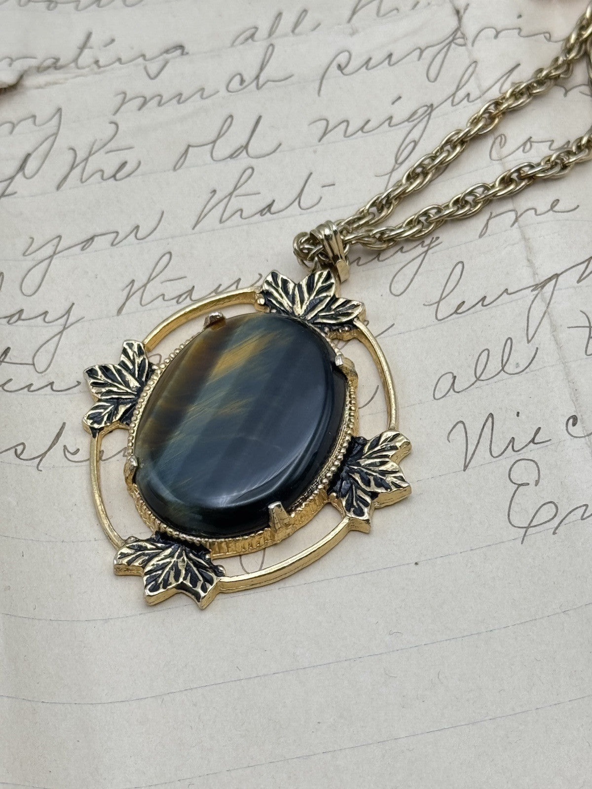 Vintage Tiger Eye Goldtone Pendant Necklace Circa 18”l ESTATE FIND