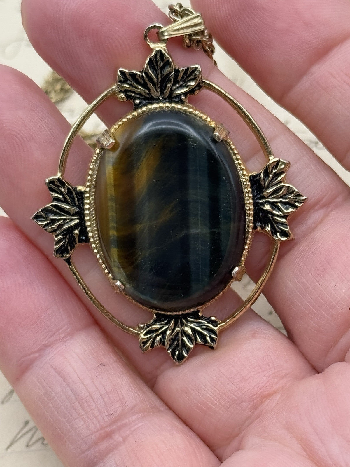 Vintage Tiger Eye Goldtone Pendant Necklace Circa 18”l ESTATE FIND
