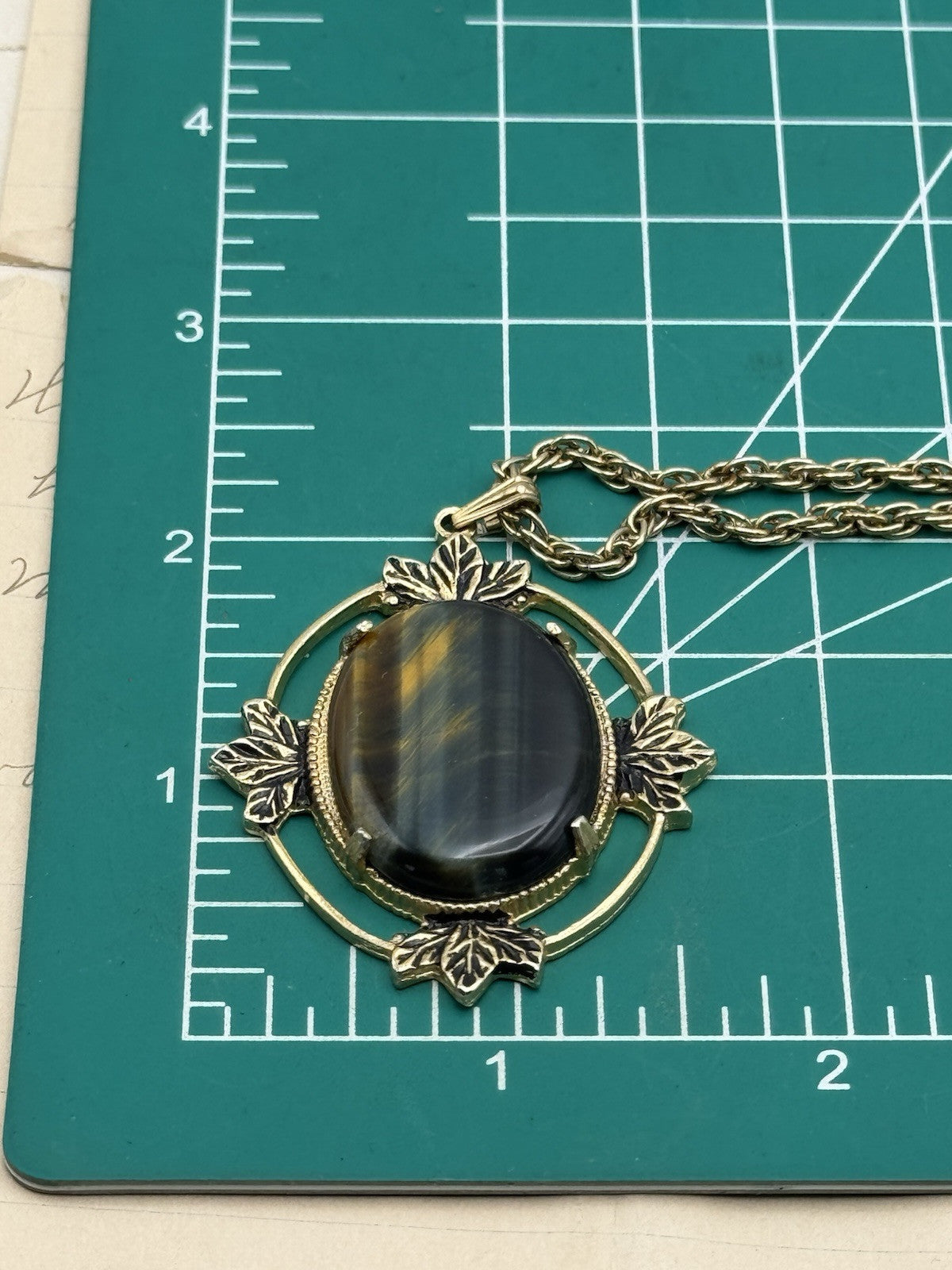 Vintage Tiger Eye Goldtone Pendant Necklace Circa 18”l ESTATE FIND