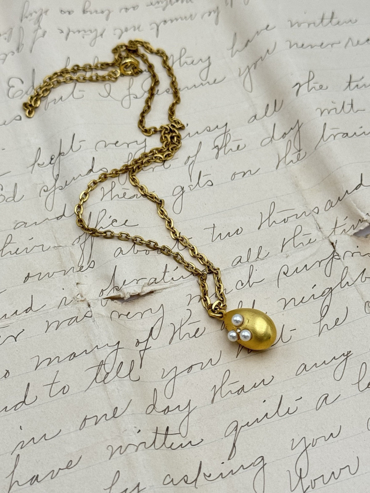 Vintage Goldtone Egg Pendant On 18” Goldtone Chain