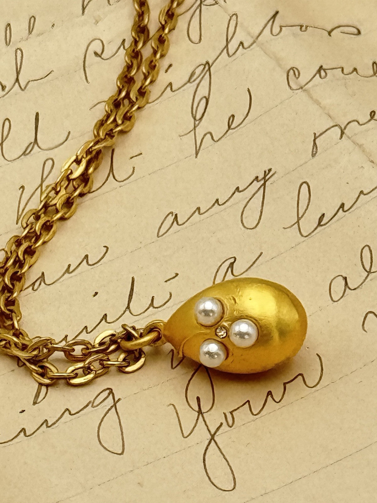 Vintage Goldtone Egg Pendant On 18” Goldtone Chain