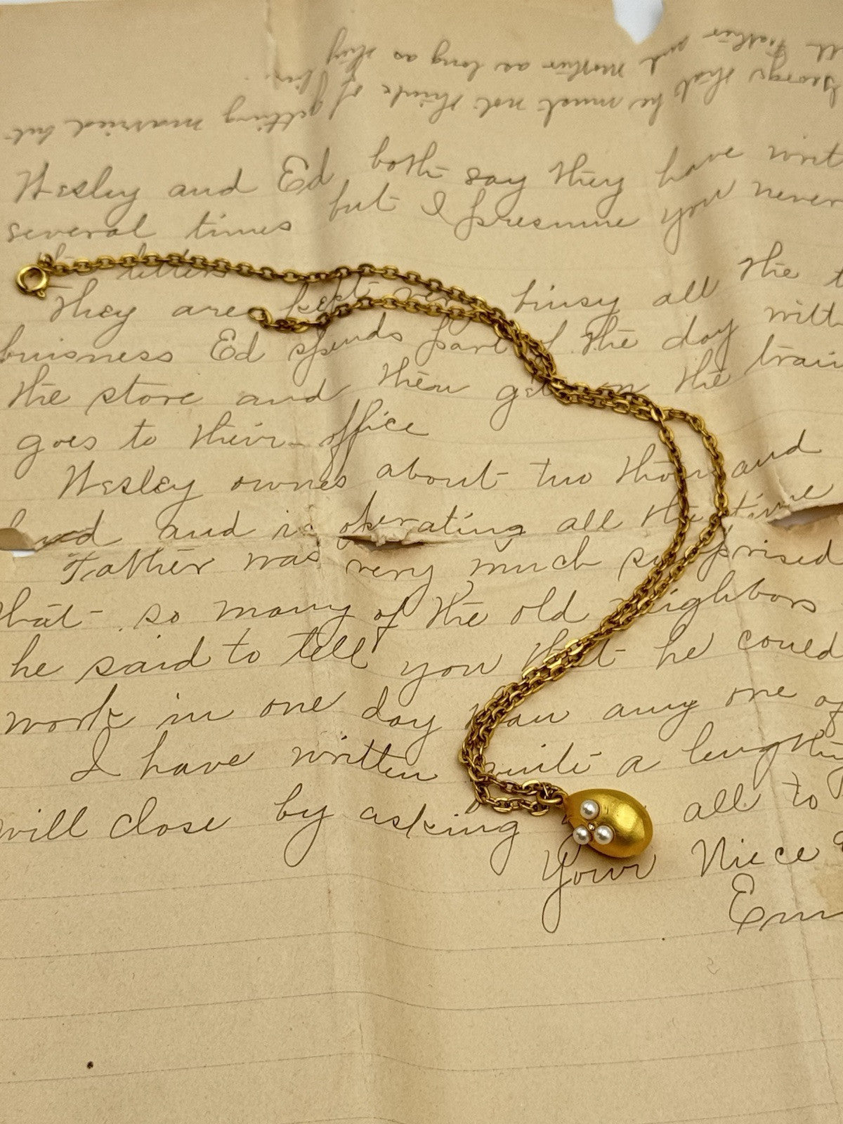 Vintage Goldtone Egg Pendant On 18” Goldtone Chain