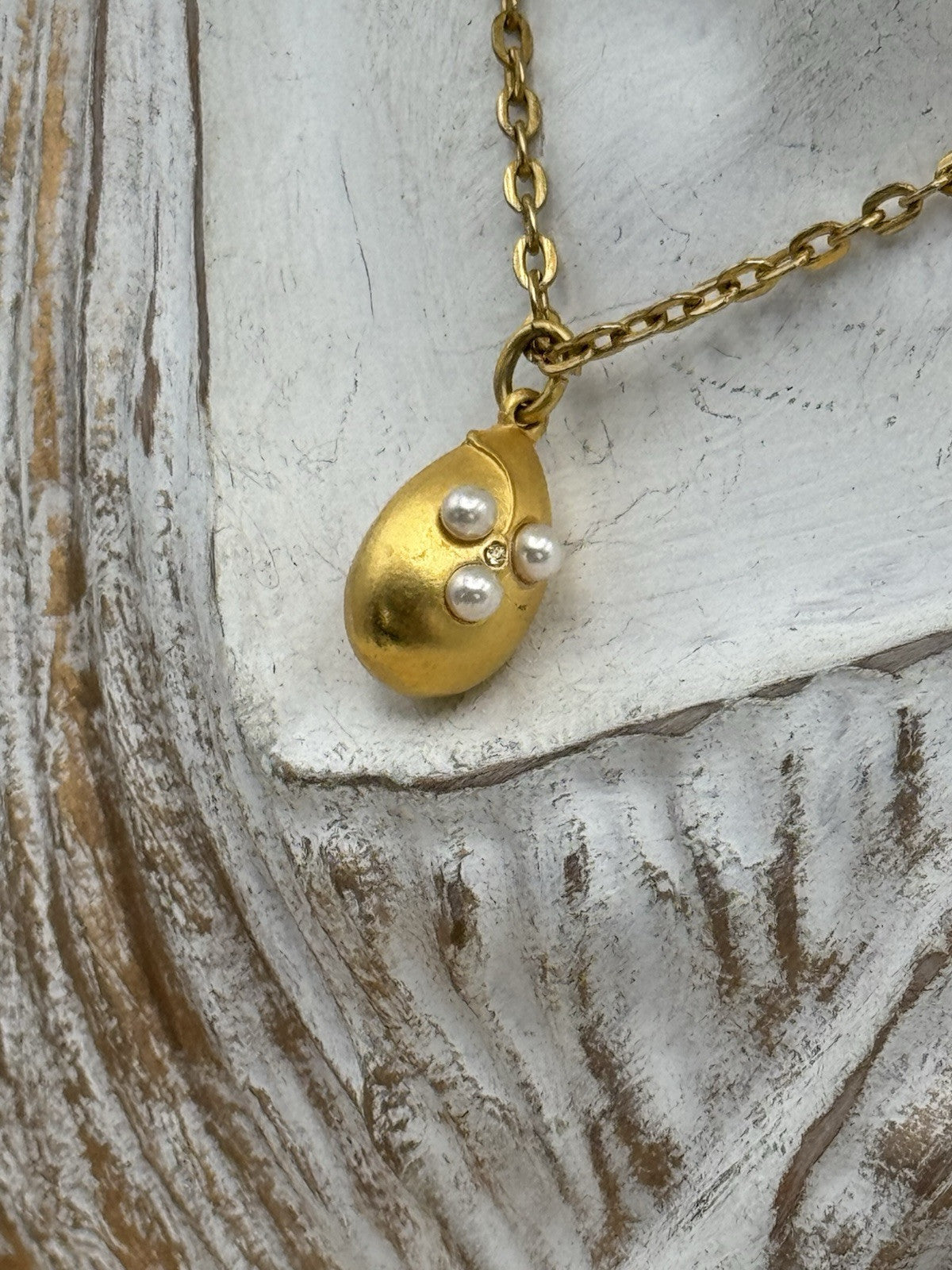 Vintage Goldtone Egg Pendant On 18” Goldtone Chain