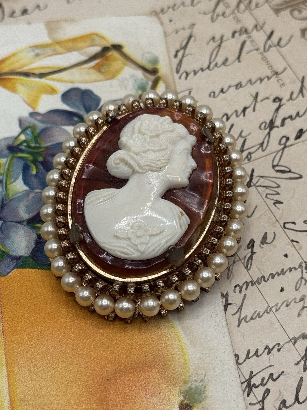 Vintage ANTIQUE STYLE Lucite Cameo Brooch Faux Pearls Goldtone