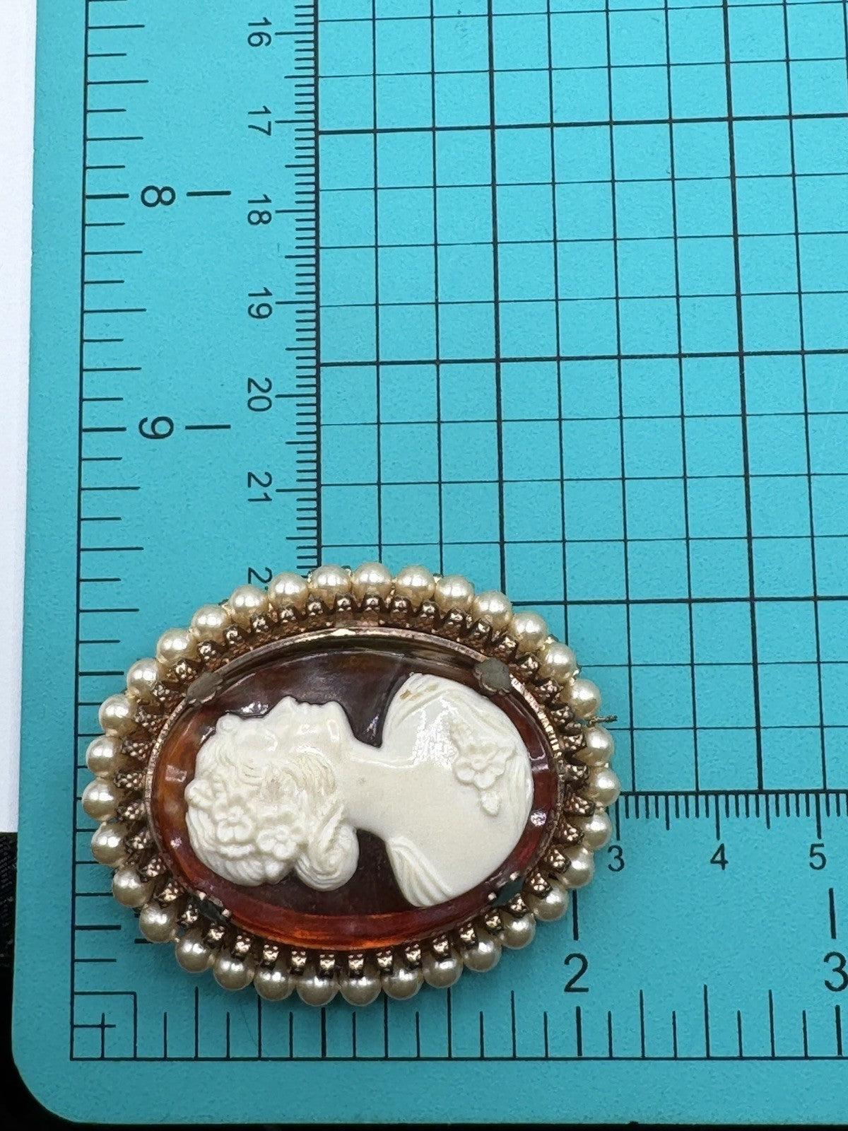 Vintage ANTIQUE STYLE Lucite Cameo Brooch Faux Pearls Goldtone