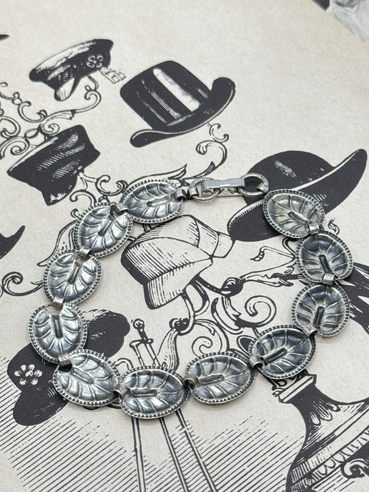 Vintage Sterling Signed Beau Embossed Leaf Detailed Designer Link Bracelet 7”