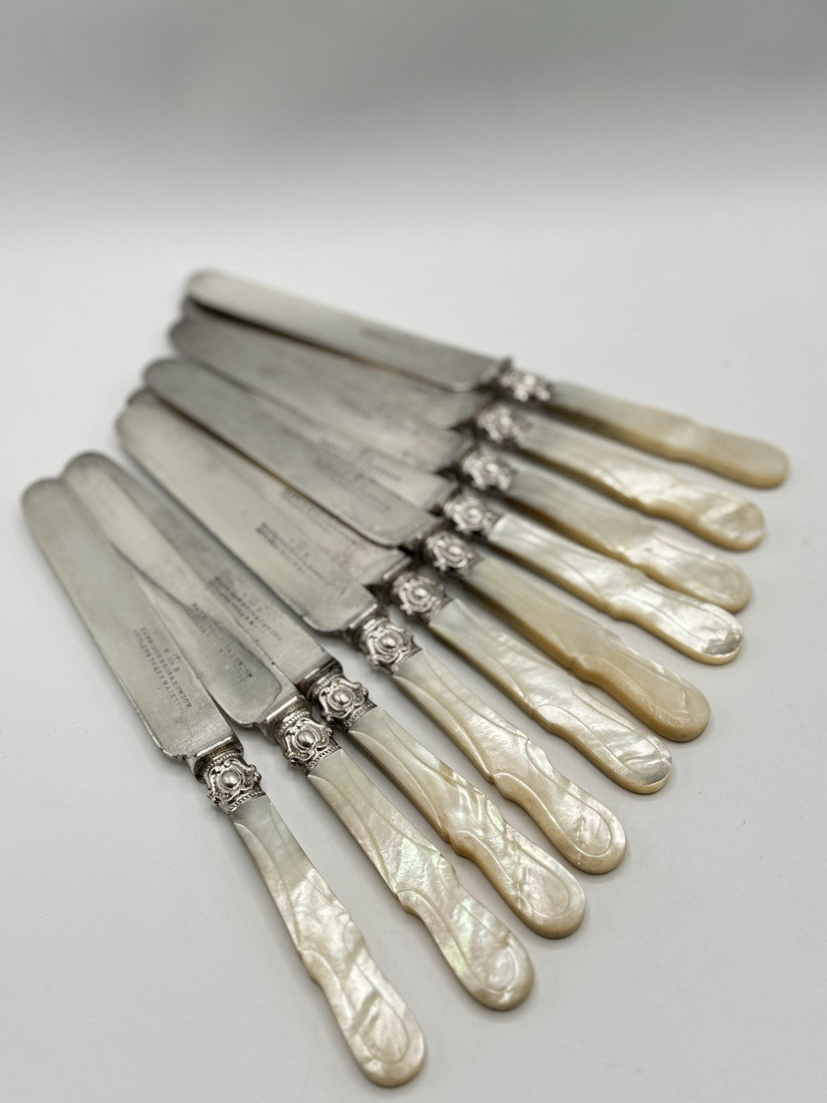 Set of 10 ANTIQUE Dinner Knives Mother Of Pearl HARRISON BROS & Howson 8.75” Cutlers to her Majesty