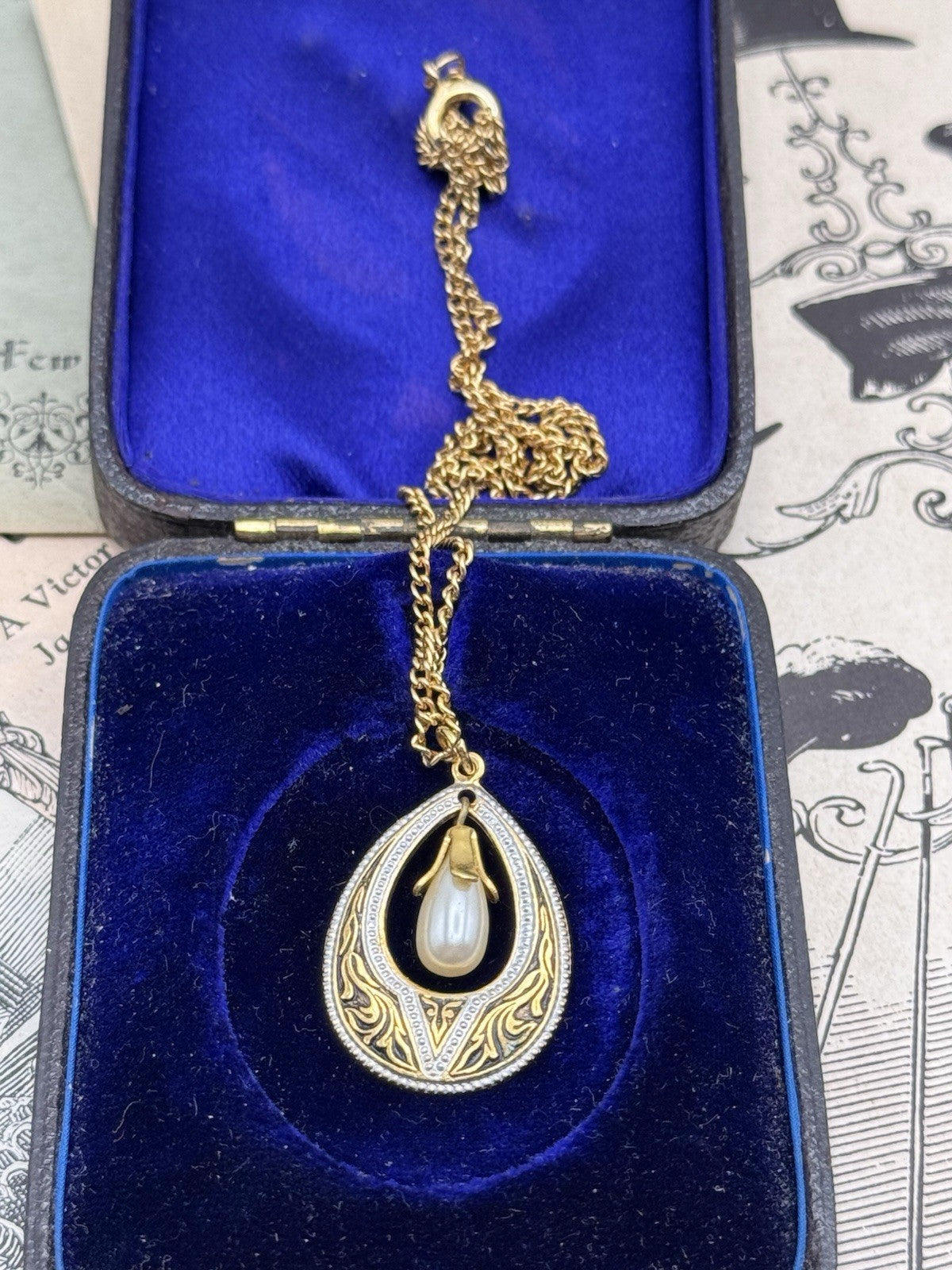 Vintage Damascene Pendant Necklace Simulated Pearl Goldtone 15.5” ESTATE FIND
