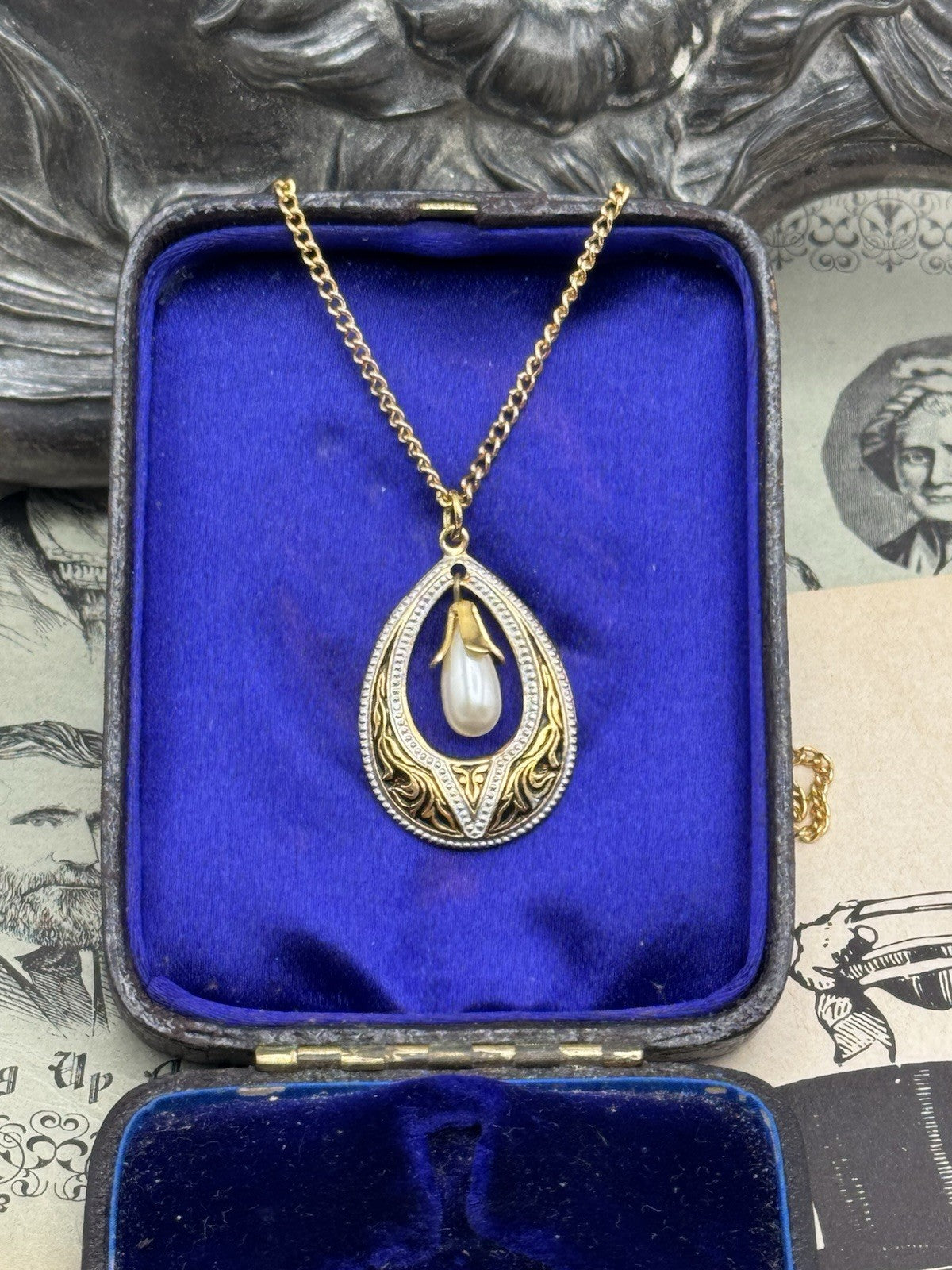 Vintage Damascene Pendant Necklace Simulated Pearl Goldtone 15.5” ESTATE FIND
