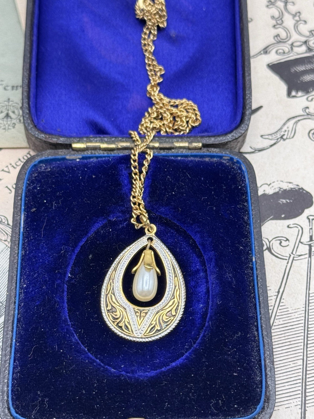Vintage Damascene Pendant Necklace Simulated Pearl Goldtone 15.5” ESTATE FIND