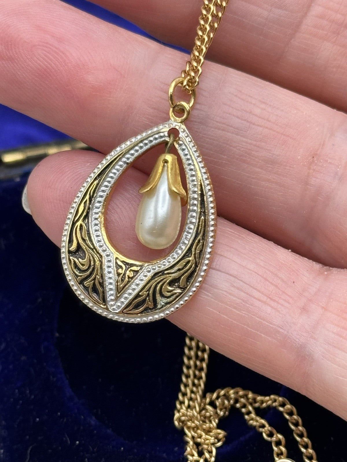 Vintage Damascene Pendant Necklace Simulated Pearl Goldtone 15.5” ESTATE FIND