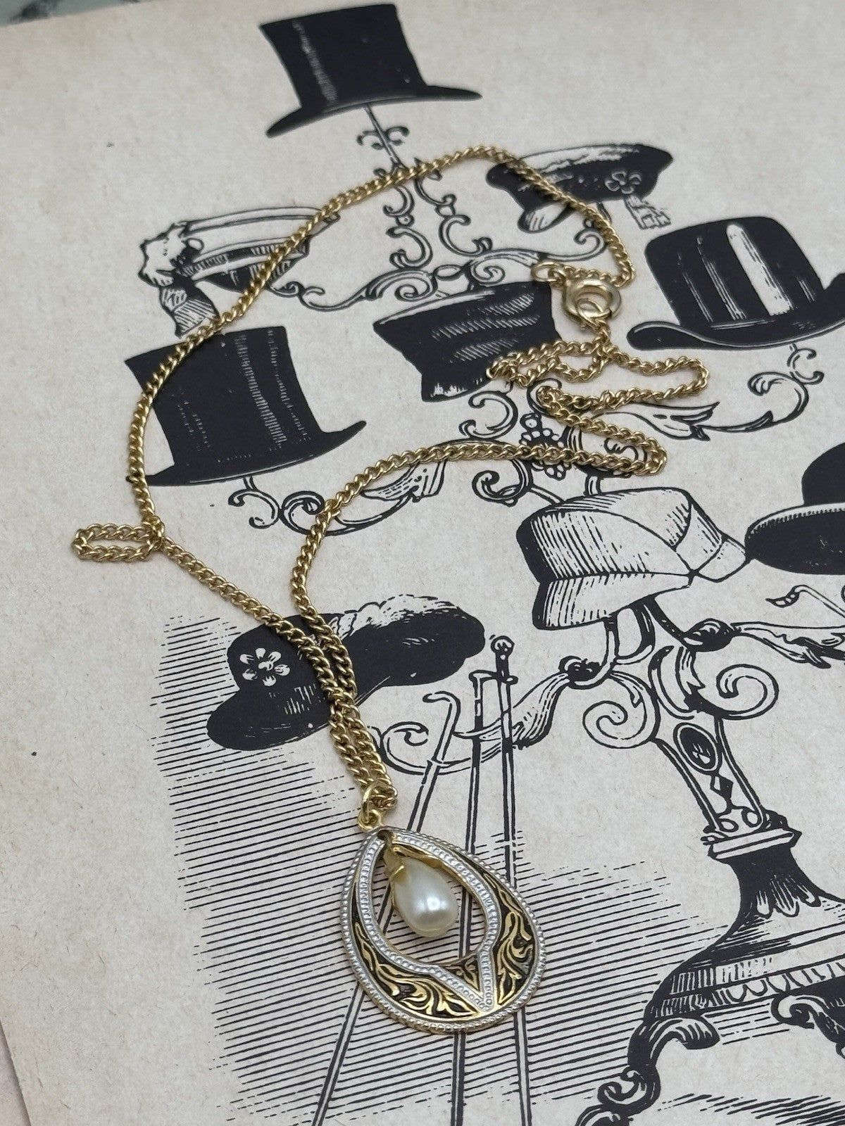 Vintage Damascene Pendant Necklace Simulated Pearl Goldtone 15.5” ESTATE FIND