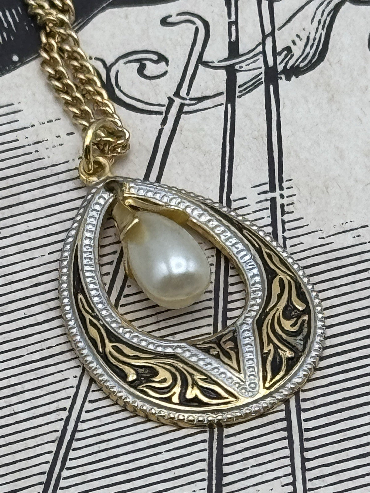 Vintage Damascene Pendant Necklace Simulated Pearl Goldtone 15.5” ESTATE FIND
