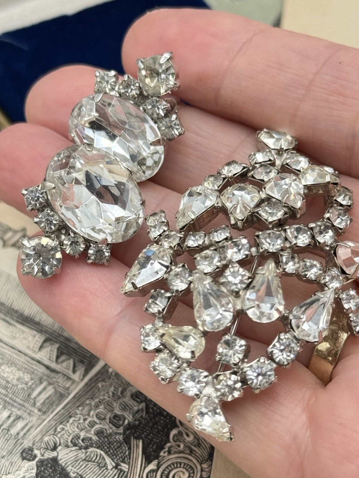 Vintage La Rel Brooch With Unsigned Earrings Clear Rhinestones Jewelry Set