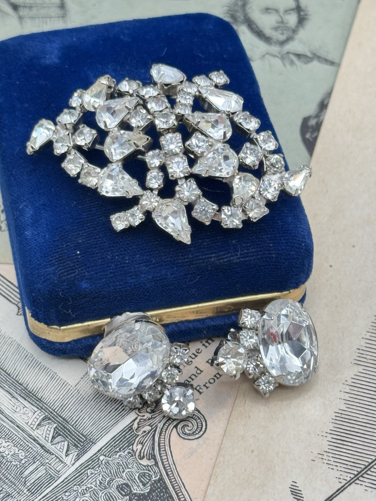 Vintage La Rel Brooch With Unsigned Earrings Clear Rhinestones Jewelry Set