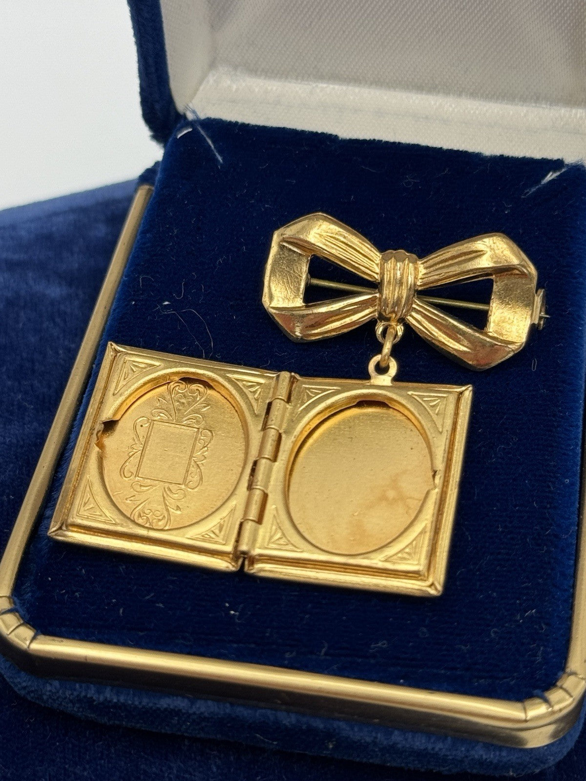 Vintage Book Locket Brooch PIN Photo LOCKET Goldtone ESTATE FIND No Monogram