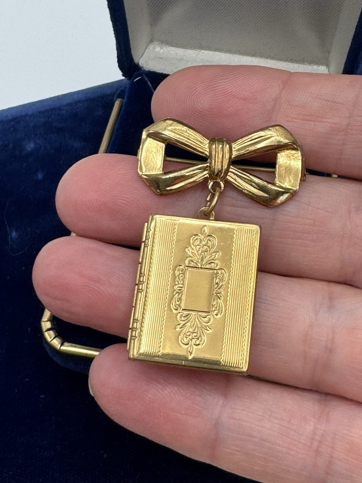 Vintage Book Locket Brooch PIN Photo LOCKET Goldtone ESTATE FIND No Monogram