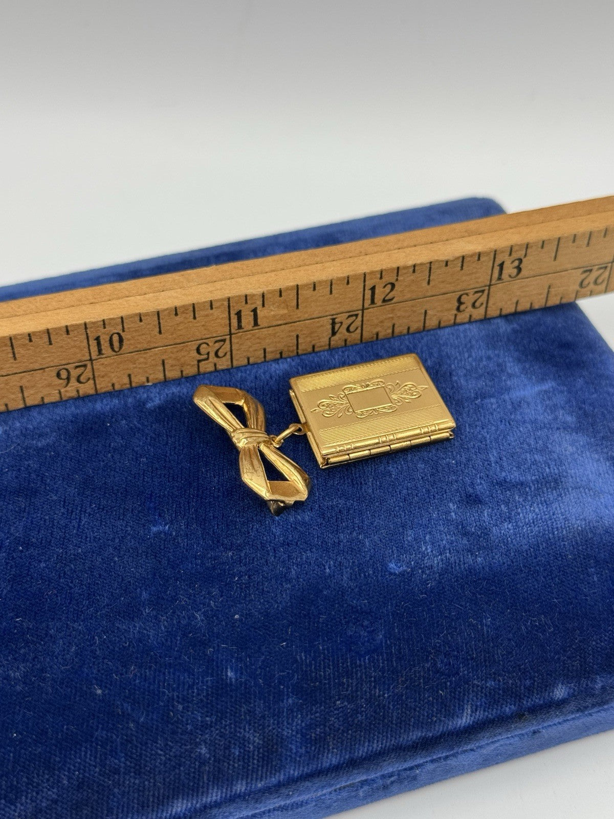 Vintage Book Locket Brooch PIN Photo LOCKET Goldtone ESTATE FIND No Monogram