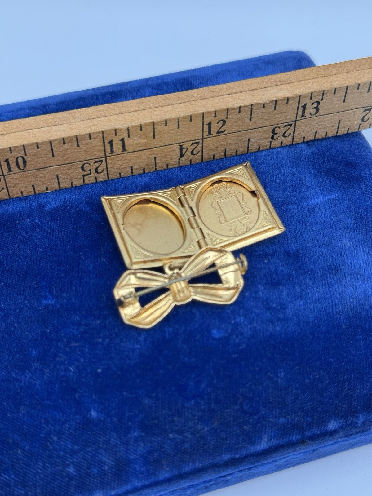 Vintage Book Locket Brooch PIN Photo LOCKET Goldtone ESTATE FIND No Monogram