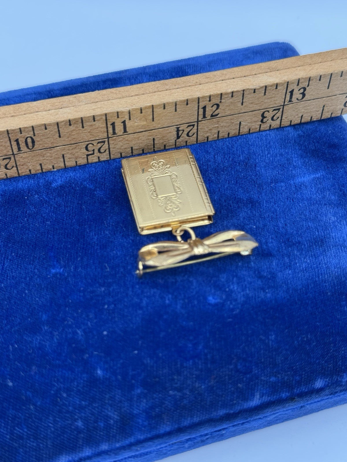 Vintage Book Locket Brooch PIN Photo LOCKET Goldtone ESTATE FIND No Monogram