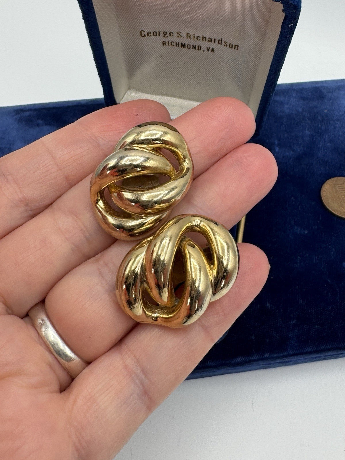 Vintage NAPIER Goldtone Chain Link Clip-on EARRINGS