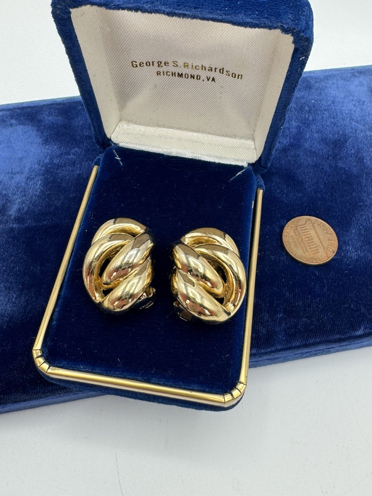 Vintage NAPIER Goldtone Chain Link Clip-on EARRINGS
