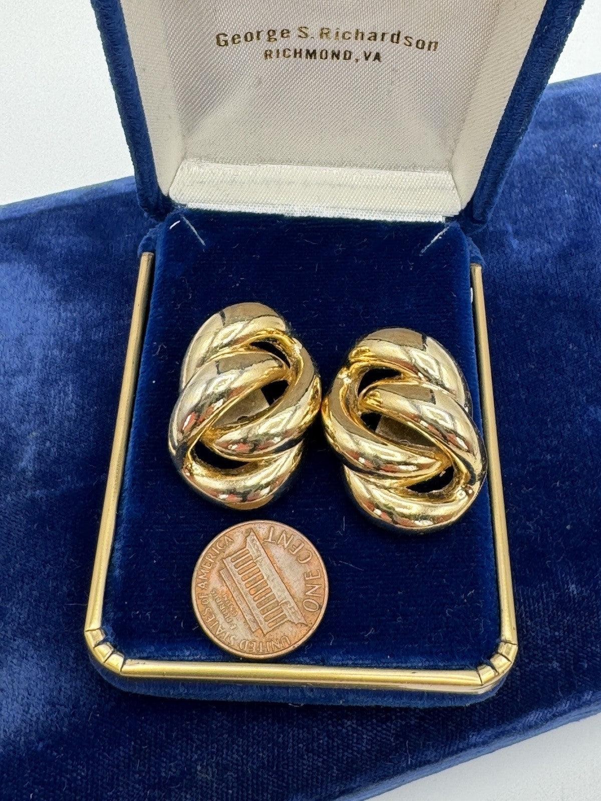 Vintage NAPIER Goldtone Chain Link Clip-on EARRINGS